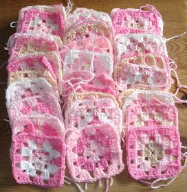 Crotchet Blankets, Pink Granny Square, Crochet Afgan, Granny Square Poncho, Sunburst Granny Square, Granny Square Tutorial, Granny Square Projects, Granny Style, Knitting Blanket