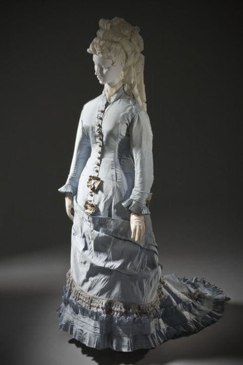 Woman's Dress by Mademoiselles Giroux  France, Limoges, circa 1880 Silk plain weave (taffeta) with silk ribbon and silk-knotted trim (M.2007.211.35) | LACMA Collections 1880 Dress, 1880 Fashion, 1899 Fashion, 1870s Fashion, 1880s Fashion, 1800s Fashion, Bustle Dress, Dress History, Natural Form