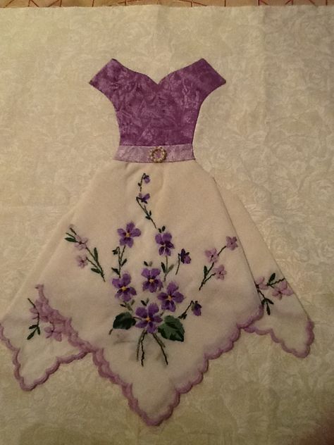 Hanky quilt block applique. Good use of vintage handkerchiefs, especially, when you have a stain or holes in them. Embroidery Quilt Blocks, Vintage Handkerchiefs Crafts, Hanky Dress, New Baby Dress, Baby Dress Embroidery, Handkerchief Crafts, Embroidery Quilt, Dress Card, Dress Embroidery