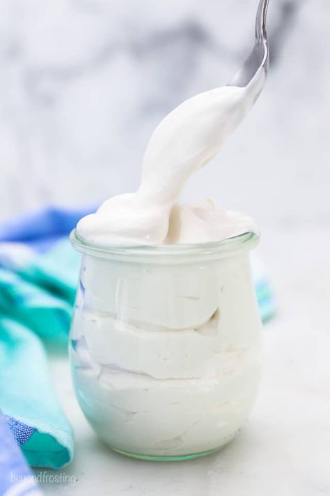 Coconut Whipped Cream Healthy Whipped Cream, Easy Whipped Cream Recipe, Easy Homemade Pie, Coconut Whipped Cream Recipe, Coconut Milk Whipped Cream, Homemade Pie Recipes, Whipped Cream Recipe, Homemade Ice Cream Cake, Sweet Whipped Cream