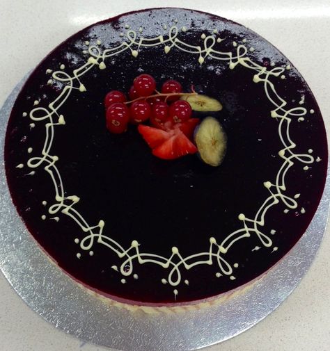 Charlotte aux Cassis by @anushreechoudhary #blackcurrant #mousse #cake #spongecake #yummy #mouthwatering #desserts #berries #food #amazing Cake Piping Designs, Mouthwatering Desserts, Nice Cake, Creative Dessert Recipes, Piping Design, Cake Piping, Amazing Cake, Creative Desserts, Mousse Cake