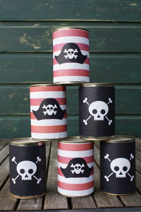 Fun Summer Birthday Party Ideas for Boys – SHARE IT 19 Tropisk Fest, Mermaid Pirate Party, Pirate Themed Birthday Party, Pirate Activities, Pirate Themed Birthday, Pirate Crafts, Pirate Games, Pirate Theme Party, Pirate Kids