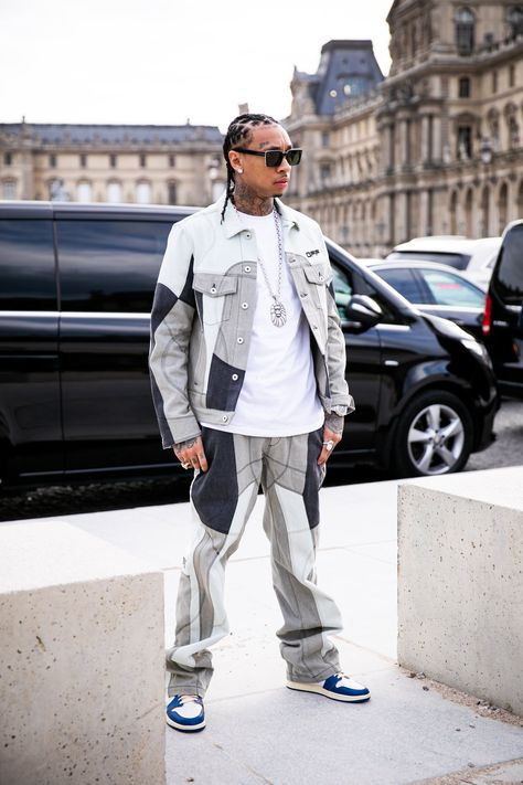 Sheesh! The Outfits at Men's Fashion Week in Paris Are Seriously Inspiring Oversized Clothes Outfit, Rapper Outfits Men, Carti Outfits, Tyga Rapper, Playboi Carti Outfits, Fashion Show Outfit, Travis Scott Outfits, Chris Brown Style, Outfits For Guys