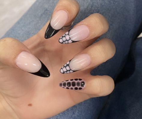 Creative Almond Nails Art Designs, Black Snake Print Nails, Black Snake Skin Nails, Black Crocodile Nails, Aesthetic Snake, Nails Details, Snake Skin Nails, Gel Polish Designs, Blooming Gel