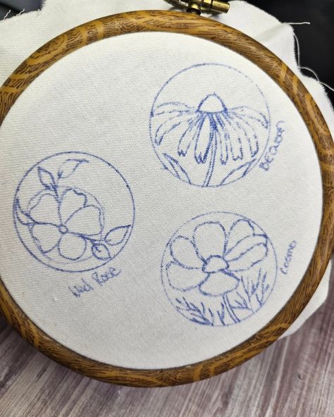 All of these wildflowers I've been seeing have really been an inspiration. I've been wanting to challenge myself a bit more with embroidery and make some detailed flowers. I was pretty pleased with these. All of these flowers will be placed on a little trinket box....I'm almost done assembling them 😊 What are you all working on? . . . . . . . . . . . #embroideryjewelry #embroiderersofinstagram #embroiderydesign #floralembroidery #loveflowers #wildflowers #miniatureembroideryartist #fibera... Miniature Embroidery, Jewelry Illustration, Thread Painting, Embroidery Jewelry, Love Flowers, Trinket Boxes, Floral Embroidery, Wild Flowers, Sewing Projects