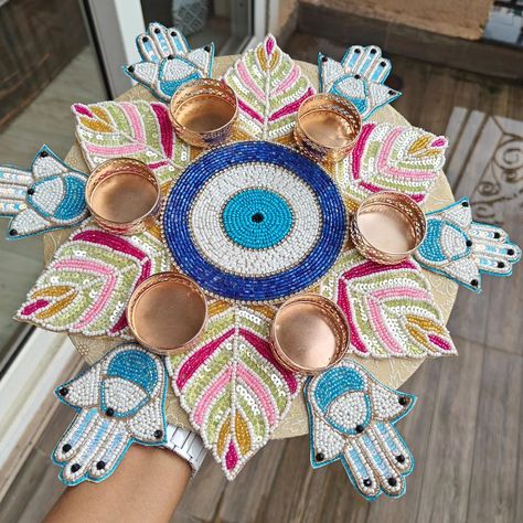 Hamza Evil eye Rangoli on a base of 10" DM us for more details or WhatsApp us on 9867422790 Evil Eye Rangoli, Arti Decoration, Diwali Candle Holders, Diwali Ideas, Diwali Candles, Diwali Decoration Items, Rangoli Art, Diwali Craft, Ethnic Decor