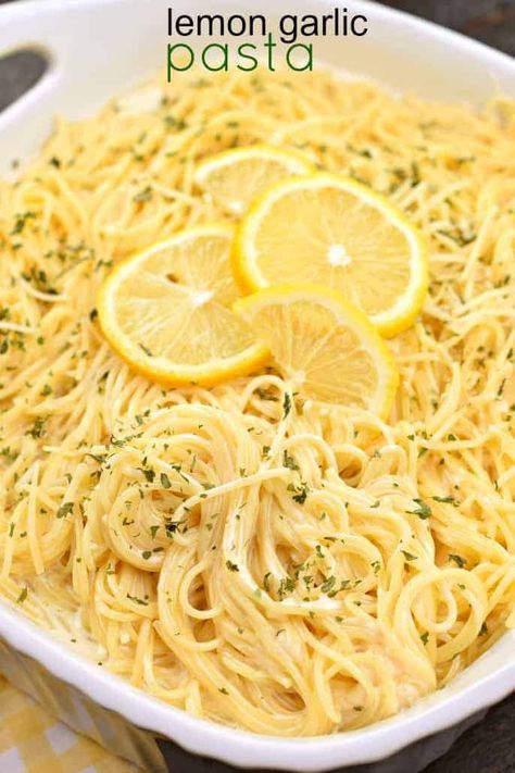 Lemon Garlic Pasta Garlic Pasta Recipe, Makanan Italia, Lemon Garlic Pasta, Wallpaper Food, Resep Pasta, Shugary Sweets, Pasta Sides, Pasta Carbonara, Salad Pasta