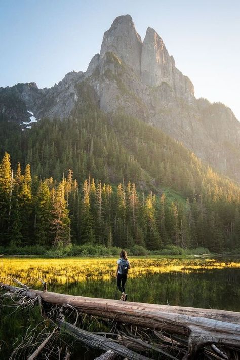 You could spend a lifetime exploring the trails around The Cascades, Mount Rainier, and The Olympics and still not scratch the surface. Here are some easy day hikes in Washington State that don’t skimp on views and are sure to take your breath away—without taking up too much time or energy. | best easy hikes in Washington State | best easy hikes in Pacific Northwest | easy washington hikes | easy hikes Washington state | hiking trails Washington state Jess Wandering, Washington Camping, Fjallraven Backpack, Rainy Lake, Washington State Hikes, Washington State Travel, Washington Hikes, River Cabin, Olympic Mountains