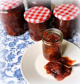 Pear Chutney Recipe, Apple Chutney, Swiss Steak, Uk Recipes, Cranberry Chutney, The English Kitchen, Spiced Pear, English Kitchen, Chutney Recipe