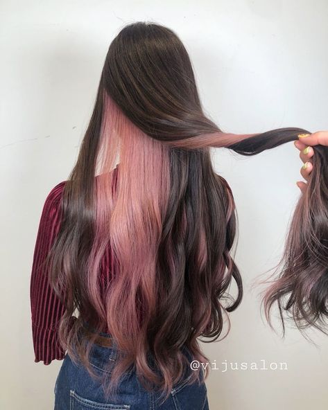 Underneath Dyed Hair, Underlayer Hair Color, Pink Peekaboo Hair, Brown And Pink Hair, Under Hair Color, Hot Mess Hair, Dip Dye Hair, Peekaboo Hair, Peinados Fáciles Para Cabello Corto