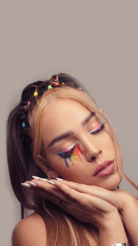 Japanese Sun, Sun Hoodie, Pride Makeup, Face Art Makeup, Chic Makeup, Rainbow Makeup, Creative Eye Makeup, Pride Outfit, Make Up Looks