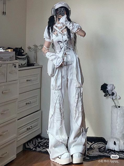 All White Outfit Grunge, White Grunge Outfit, Y3k Outfits, Y3k Aesthetic, Cute Emo Outfits, Douyin Fashion, Kawaii Outfit Ideas, Asian Street Style, Pew Pew