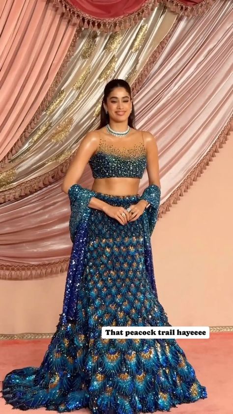 Ambani Wedding, Janvi Kapoor, Jahnvi Kapoor, Golden Lehenga, Indian Royalty, Jhanvi Kapoor, Lehenga Design, Latest Blouse Designs Pattern, Lehenga Designs Simple