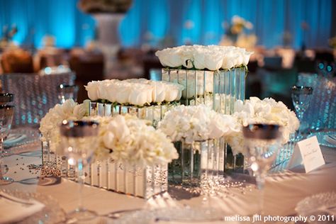 Mirror Wedding Ideas Mirror Vase Centerpiece, Mirror Centerpiece, Wedding Lunch, Wedding Vase Centerpieces, Mirror Wedding, Wedding Mirror, Old Vases, Event Centerpiece, Concrete Vases