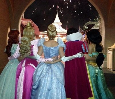 The princesses enjoy watching the fireworks together Princess Friends, Disney Princesses And Princes, Disney Face Characters, Disney Things, Disney Dreams, Disney Cosplay, Face Characters, Disney Addict, Old Disney