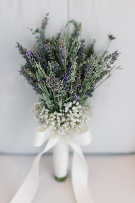 lavender and baby's breath bouquet, photo by Yeliz Atici http://ruffledblog.com/turkey-destination-wedding #weddingbouquet #lavenderbouquet Lavender Wedding Bouquet, Bouquet Champetre, Gypsophila Wedding, Wildflower Wedding Bouquet, Green Wedding Bouquet, Spring Wedding Bouquets, Summer Wedding Bouquets, Lavender Bouquet, Babies Breath