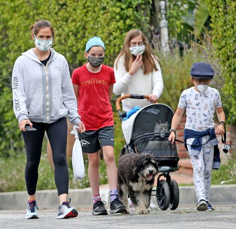 Jennifer Garner Is Staying ‘Hands-On’ With Her Kids in Quarantine Jennifer Garner Kids, Ben And Jen, Mini Skateboard, John Miller, Games For Moms, Emily Osment, Josh Duhamel, Shailene Woodley, Alyson Hannigan