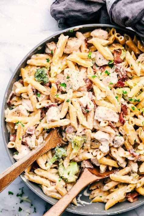 Fast Pasta, Bacon And Broccoli, Recipes To Make For Dinner, Chicken Bacon Pasta, Chicken Ranch Pasta, Chicken Bacon Ranch Pasta, Pasta Easy, Dinner Pasta, Fast Dinner