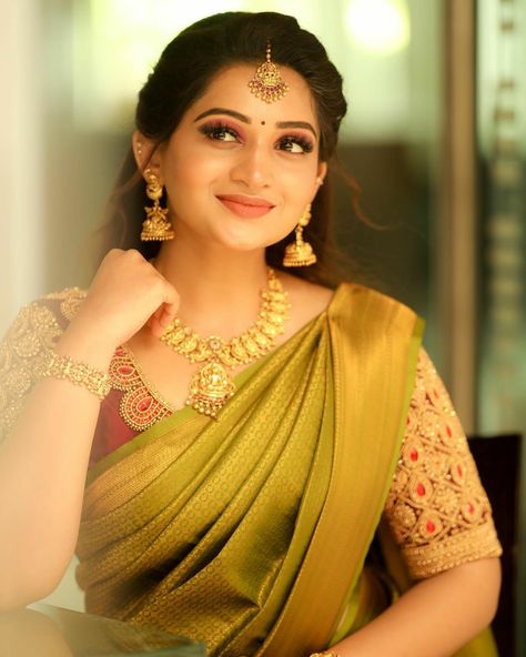 Nakshathra Nagesh, Saree Pictures, Beautiful Flowers, Saree, Actresses