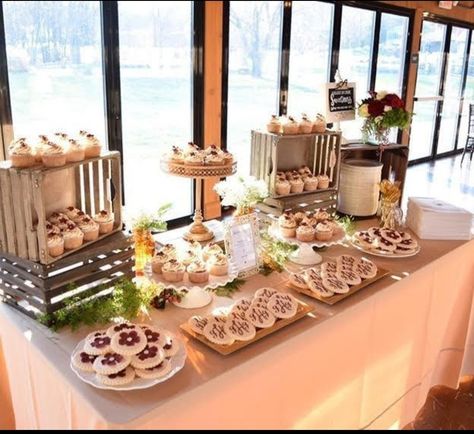 Cookies Wedding Display, Ideas With Crates, Wedding Cakes Table, Cookie Table Wedding, Cakes Table, Wedding Food Table, Cupcake Table, Buffet Dessert, Cookie Display