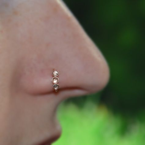 Diy Nose Rings, Nose Pin Indian, Nose Ring Designs, Bridal Nose Ring, Nose Ring Jewelry, Gold Nose Hoop, Diamond Nose Ring, Diamond Nose Stud, Tragus Jewelry