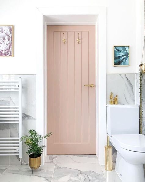 the best pink paint colours Pink Bathroom Paint, Bedroom Ideas Trendy, Best Pink Paint, New Bedroom Ideas, Bathroom Door Ideas, Pink Paint Colors, Best Interior Paint, Painted Bathroom, New Bedroom