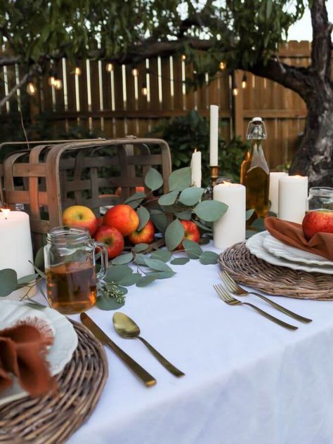 Fall Ideas Decorating, Cozy Fall Recipes, Fall Picnic, Brunch Table, Cozy Backyard, Harvest Party, Tablescape Inspiration, Fall Table Settings, Beautiful Dining Rooms