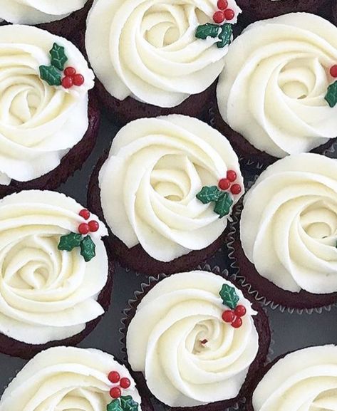 Cupcakes Holiday, Baking With Blondie, Christmas Cupcakes Recipes, Cupcake Decorating Tips, Christmas Cake Designs, Cupcake Cake Designs, Cupcake Decorating, Christmas Cupcakes, Christmas Snacks