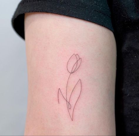 Tulip Heart Tattoo, Tulip Outline Tattoo, Dainty Tulip Tattoo, Amsterdam Tattoo Ideas, Fine Line Tulip Tattoo, Tulip Tattoos, Sunflower Tattoo Sleeve, Amsterdam Tattoo, Cute Simple Tattoos