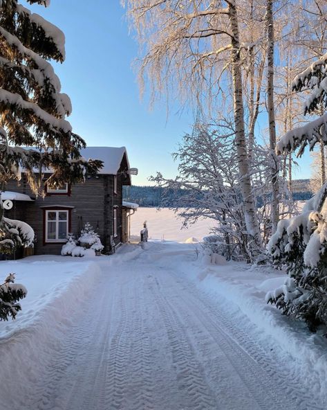 A Lakeside Swedish Log House In The Snow Scandinavian Winter Aesthetic, Scandinavian Winter Decor, Scandinavian Cabins, Snow Cottage, Swedish Cabin, House In The Snow, Sweden Winter, Winter Scandinavian, Denmark House