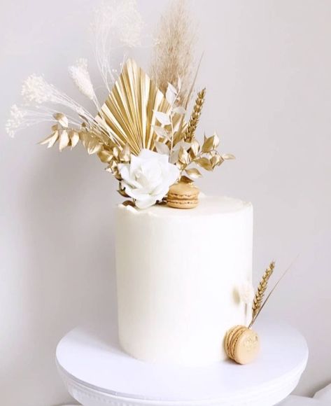 Grass Cake, Flower Cake Topper, Flower Cake Decorations, Boho Cake, Gold Birthday Cake, Arrangement Flower, Flower Cake Toppers, Beautiful Birthday Cakes, Christening Cake