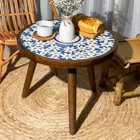 Small Outdoor Area, Mosaic Patio, Side Table Outdoor, Painted Table Tops, Outdoor Mosaic, Round Outdoor Table, Mosaic Tile Table, Small Patio Furniture, Tile Tables