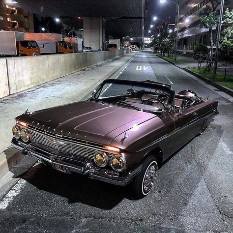 Low Rides Cars, Eazy E Lowrider, 1959 Chevy Impala Convertible, Old Chevy Cars, 61 Impala Lowrider, Lowed Trucks, Car Aesthetic Vintage, Low Riders Cars, Low Rider Cars