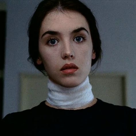 isabelle adjani in possession (1981) dir. andrzej żuławski Possession Isabelle Adjani, Possession 1981 Costume, Possession 1981 Aesthetic, Anna Possession 1981, Anna Possession, Possession Aesthetic, Isabelle Adjani Possession, Niko Aesthetic, Possession Movie