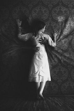 Eerie | Creepy | Surreal | Uncanny | Strange | Macabre | 不気味 | Mystérieux | Strano | Tullius Heuer, Musetouch. Arte Peculiar, Gothic Horror, Trik Fotografi, Dark Photography, Dark Beauty, White Photo, Horror Art, White Photography, Dark Aesthetic