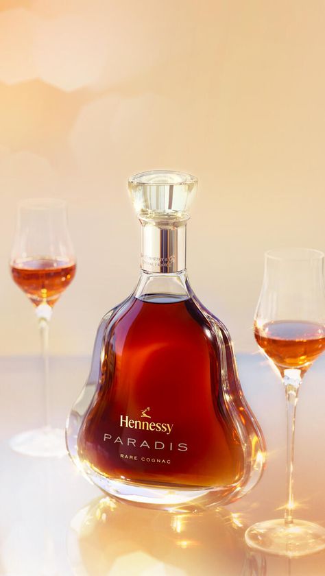 Hennessy Paradis cognac | Hennessy Hennessy Xo Cognac, Hennessy Aesthetic, Hennessy Paradis, Luxury Alcohol, Luxury Drinks, Hennessy Xo, Usa Drinks, Remy Martin, Unique Drink