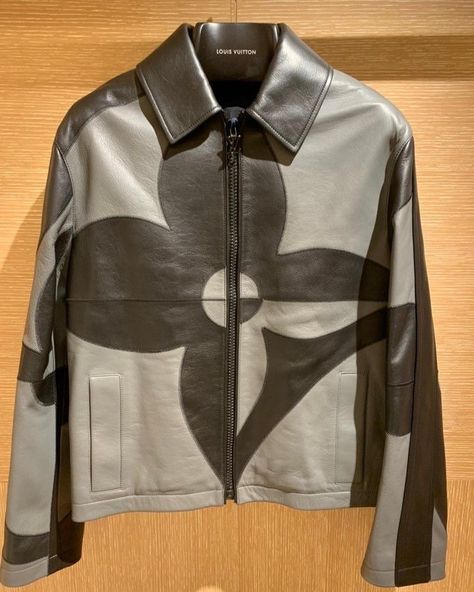 Ss Monogram, فنسنت فان جوخ, Louis Vuitton 2022, 2022 Ss, Men Clothes, Streetwear Men Outfits, Mode Inspo, Leather Logo, Mode Vintage