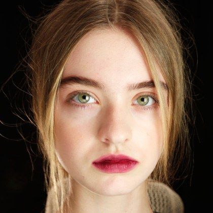 Look Now: Blurred Lips | Allure Blurred Lips Makeup, Blurred Lipstick, Blurry Makeup, Quirky Makeup, Blurred Lips, Painting Faces, Vintage Photography Women, Faux Freckles, Makeup For Blondes