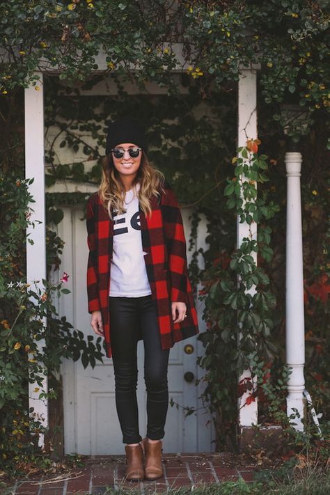 is my lumberjack showing?via thedaybookblog Mode Tartan, Fall Fashion Coats, Ray Ban Aviator, Plaid Coat, Mein Style, Red And Black Plaid, 가을 패션, Mode Vintage, Fashion Mode