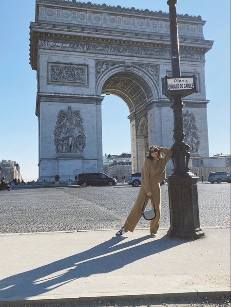 Arc De Triomphe Picture Ideas, Arc De Triomphe Photo Ideas, Summer Abroad, Paris Photoshoot, Paris Travel Photography, Paris Couple, Europe Photography, Paris France Travel, Paris Summer