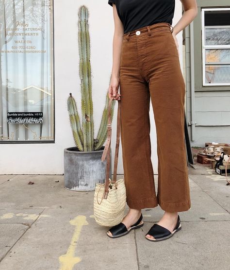 PONS Avarcas USA on Instagram: “Ethically sourced, sustainably made ✔️” Avarcas Outfit, Espadrilles Outfits, Rome Outfits, Polished Casual, Fashion Capsule Wardrobe, Fashion Capsule, Minimal Fashion, Passion For Fashion, Spring Summer Fashion