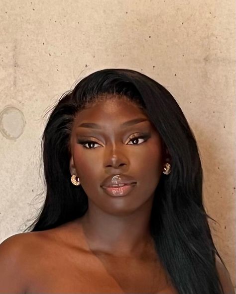 Subtle Formal Makeup, Tan Eye Makeup, Uk Black Makeup, Professional Makeup Looks For Work, Dark Skin Girl Makeup, Uk Baddie Makeup, Makeup On Black Women, Uk Makeup, Red Lips Makeup Look