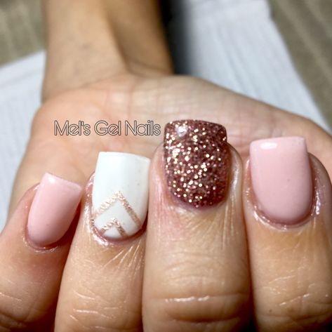 Rose Gold And White Nails Design, Rose Gold Nails Wedding, Nails For Wedding Guest Rose Gold, Rose Gold Summer Nails, Pink Nails With Rose Gold Accent Nail, Rose Gold And Pink Nails, Summer Simple Nails, Pink And Gold Glitter Nails, Rose Gold Nail Ideas