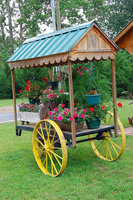 Flower Cart.  I wish I had this. Vegetable Stand, Garden Cart, Flower Cart, Market Garden, Farm Stand, Flower Stands, Flower Farm, The Grass, Flower Images