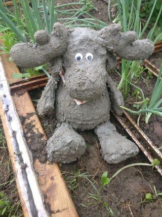 Cement Stuffed Animals, Concrete Yard, Cement Ideas, Concrete Garden Ornaments, Cement Statues, Diy Concrete Planters, Concrete Statues, Concrete Diy Projects, Cement Art