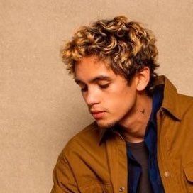 Men Dirty Blonde Hair, Dominic Fike Blonde Hair, Dominic Fike Hair, Eliot Euphoria, Dominic Fike Blonde, Men Haircut Curly Hair, Dominic Fike, Dirty Blonde Hair, The Strokes