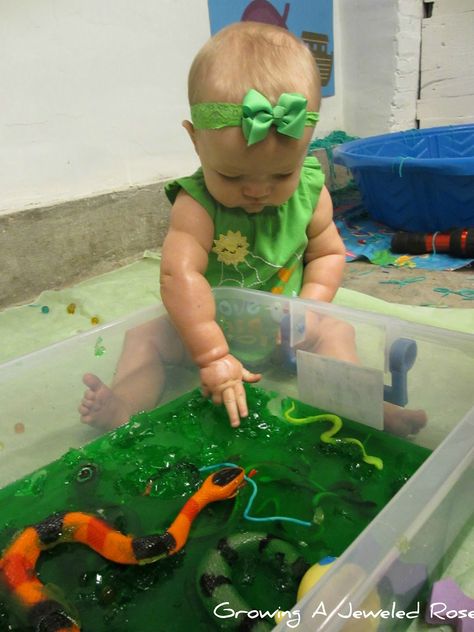 Host a sensory play date with friends outside this summer.  This site has lots of fun sensory ideas. Sensory Center, Infant Play, Jelly Slime, Sensory Ideas, Baby Sensory Play, Kids Sensory, Messy Play, Toddler Play, Mia 3