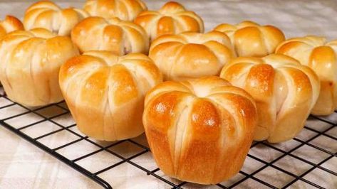 Easy Cheese Buns Recipe | DIY Joy Projects and Crafts Ideas Easy Cheese Buns Recipe, Super Easy Bread Recipe, Buns Recipe Easy, Best Macaroni And Cheese, Cheese Buns, Artisan Bread Recipes, Easy Cheese, Bread Bun, Healthy Bites