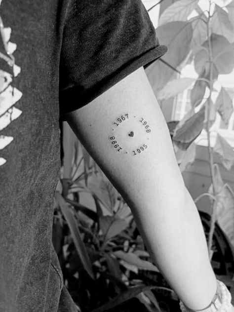 Date Circle Tattoo, Family Date Of Birth Tattoos, Dates In Circle Tattoo, Tatoos Dates Births, Circle Of Dates Tattoo, Birth Years In A Circle Tattoo, Family Birth Dates Tattoo, Dates In A Circle Tattoo, Meaningful Date Tattoos