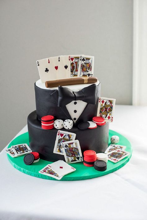 Poker Grooms Cake, Cards Theme Cake, Poker Cake For Men, Poker Theme Cake, Cake For Guys, 21st Birthday Cake For Guys, 21st Birthday Cake Ideas, Vegas Theme Party, Cards Cake